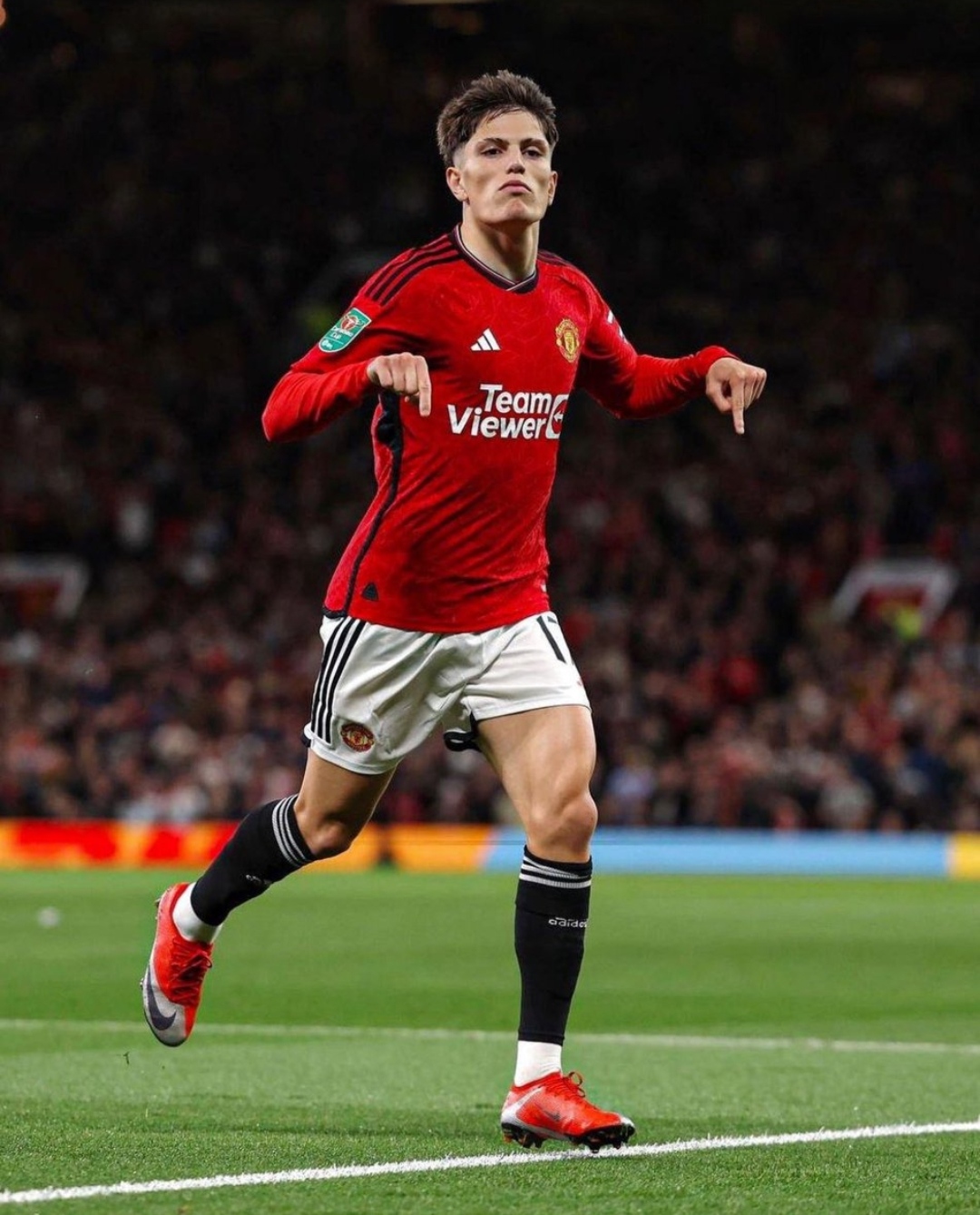 MERAH: Manchester United comeback kalahkan Aston Villa 3-2 di Old Trafford. (Istimewa)