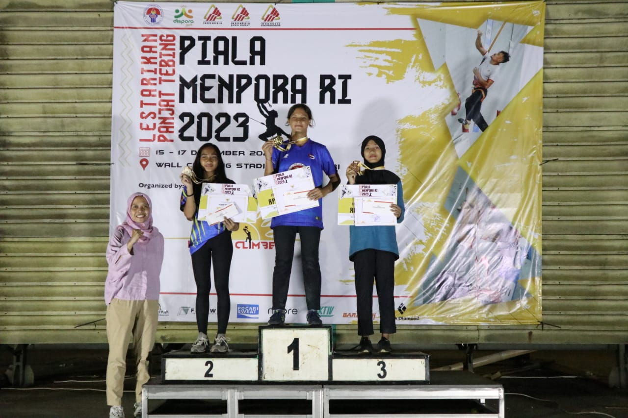 JAWARA: Atlet junior DIY meraih medali emas dalam ajang Lestarikan Panjat Tebing Piala Menpora RI 2023. (Dok NFC)