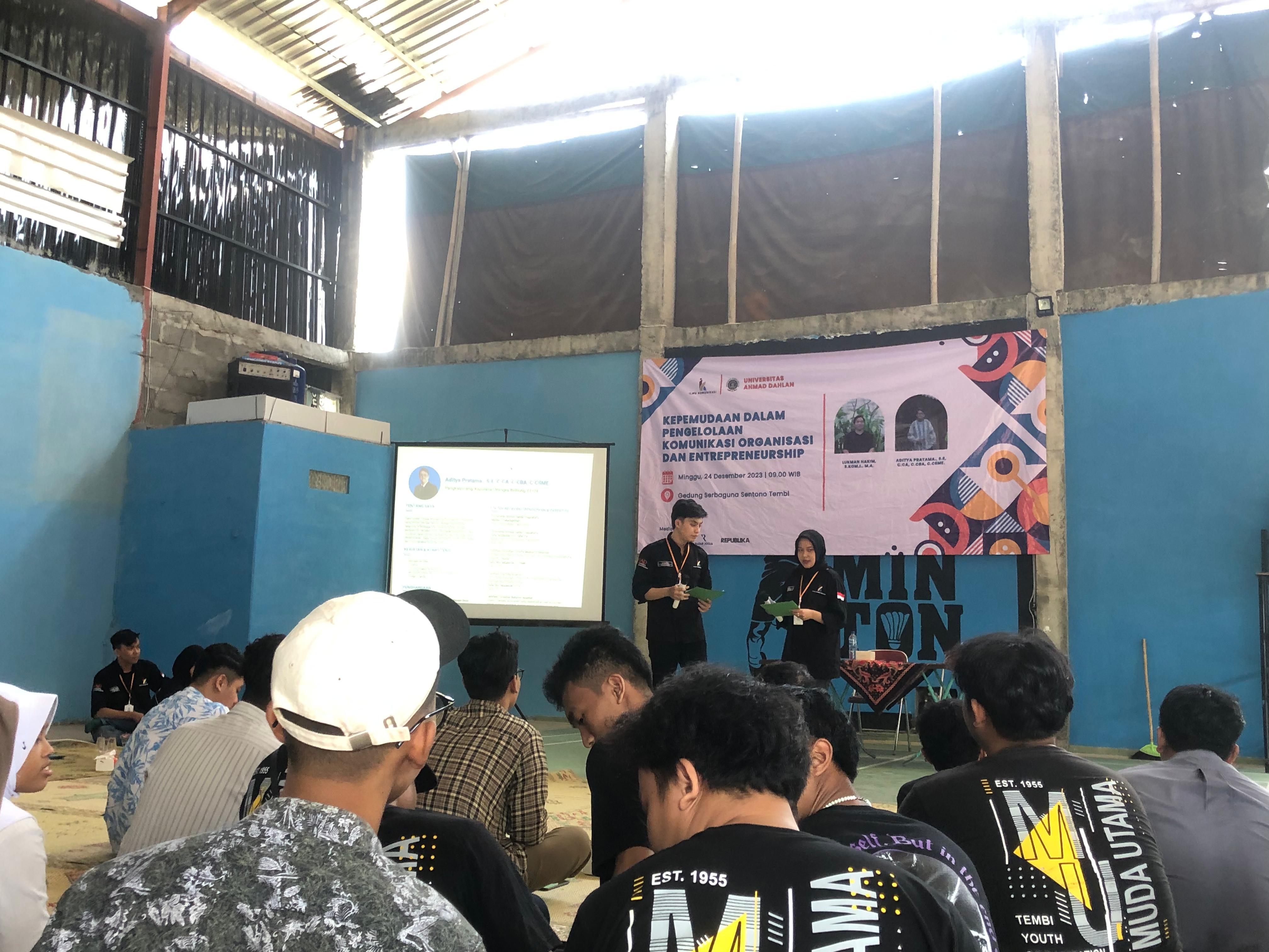 WORKSHOP: Seminar bertajuk "Kepemudaan Dalam Pengelolaan Komunikasi Organisasi dan Entrepreneurship." (ISTIMEWA)