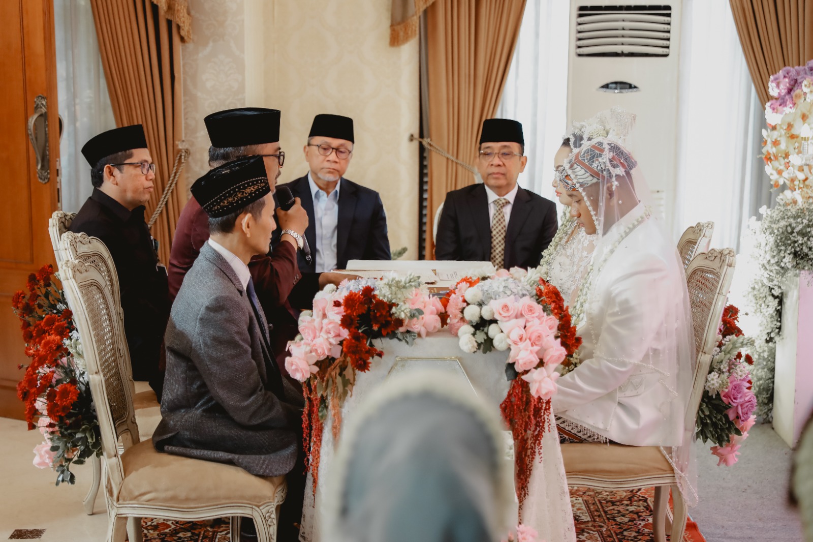 Mendag Zulkifli Hasan dan Mensesneg Pratikni Jadi Saksi Pernikahan Putra Bupati Sleman Raudi Akmal