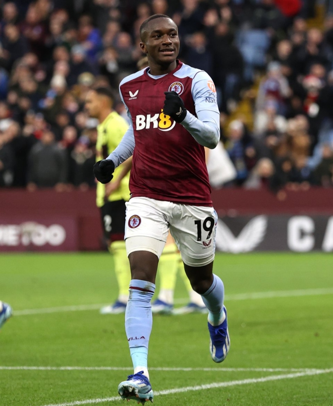 Aston Villa rebut peringkat dua klasemen usai taklukkan Burnley 3-2 (premier league)