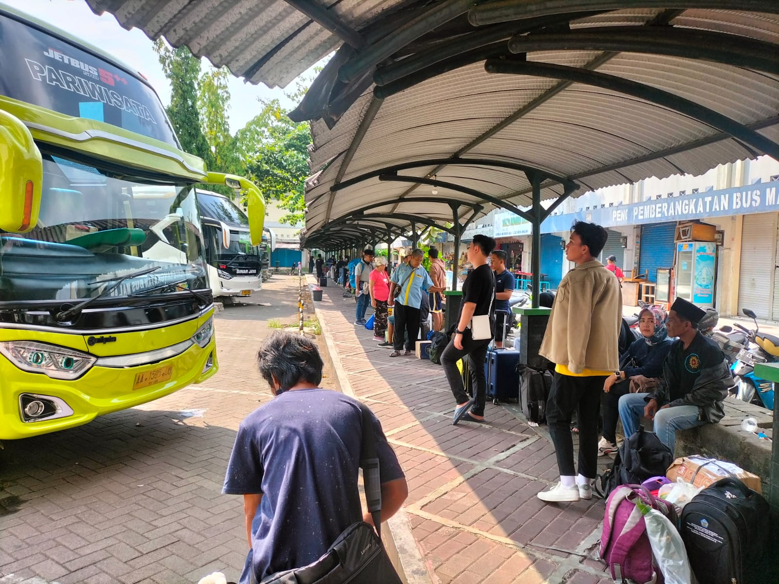 PADAT: Suasana di Terminal Giwangan Jogja. (Khairul Ma