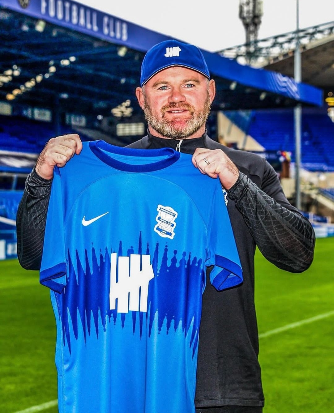 OUT: Wayne Rooney dipecat dari kursi pelatih utama Birmingham City usai torehkan hasil minor. (ig fabrizioromano)