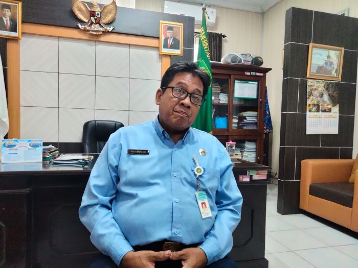 Kepala Dinas Kepemudaan Pendidikan dan Olahraga Kabupaten Bantul, Isdarmoko saat ditemui di kantornya, Selasa (2/1). - Andi May/Radar Jogja