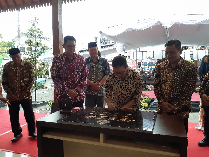 MANTAP: GKR Mangkubumi saat peresmian Pendopo Kromoredjan di Kalurahan Condongcatur, Depok, Sleman pada Rabu (3/1). (IWAN NURWANTO/Radar Jogja)