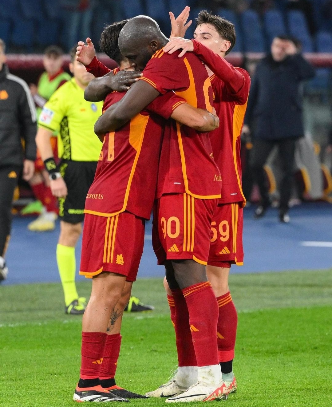 BANGGA: Romelu Lukaku dan Paulo Dybala cetak gol untuk pastikan Roma lolos ke babak 8 besar Copa Italia. (ig officialasroma)