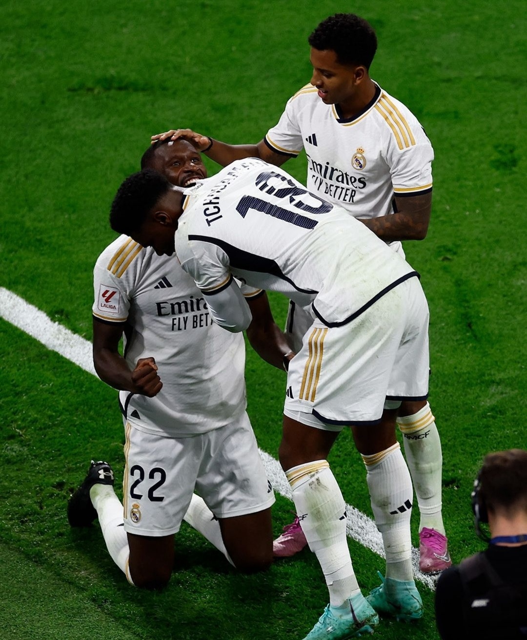 GOL: Rudiger selebrasi bersama Tchouameni dan Rodrygo usai cetak gol ke gawang Mallorca. (ig realmadridcf)