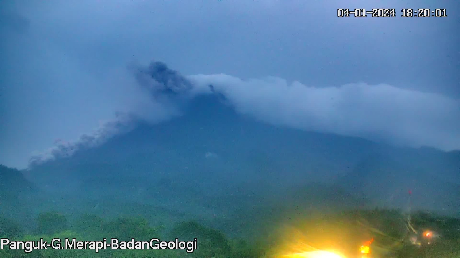 Gunung Merapi mengeluarkan awanpanas guguran (APG) Kamis 4 Januari 2024. (sumber: BPPTKG)