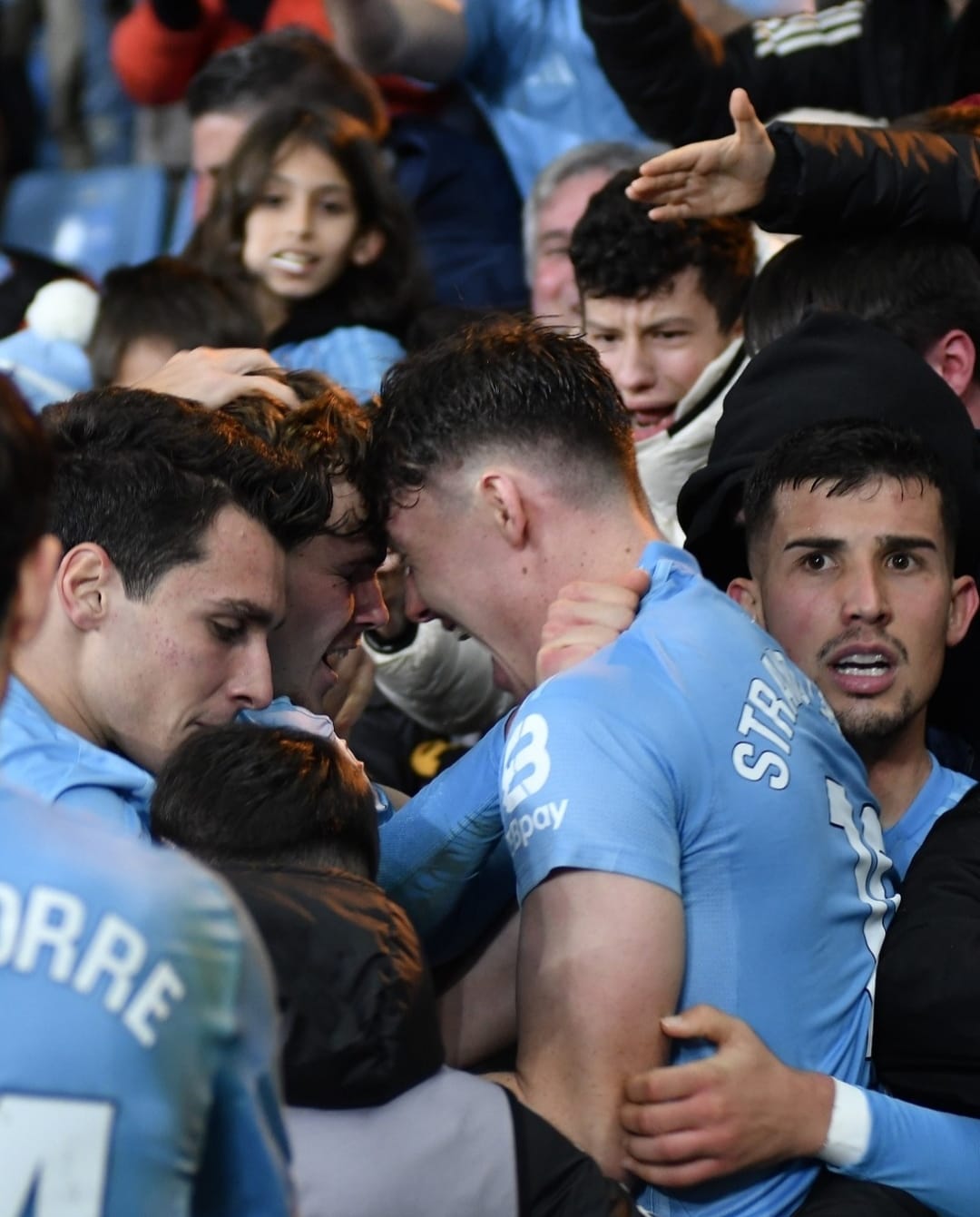 selebrasi para pemain Celta Vigo usai Williot Swedberg cetak gol kemenangan di menit akhir pertandingan (ig rccelta)