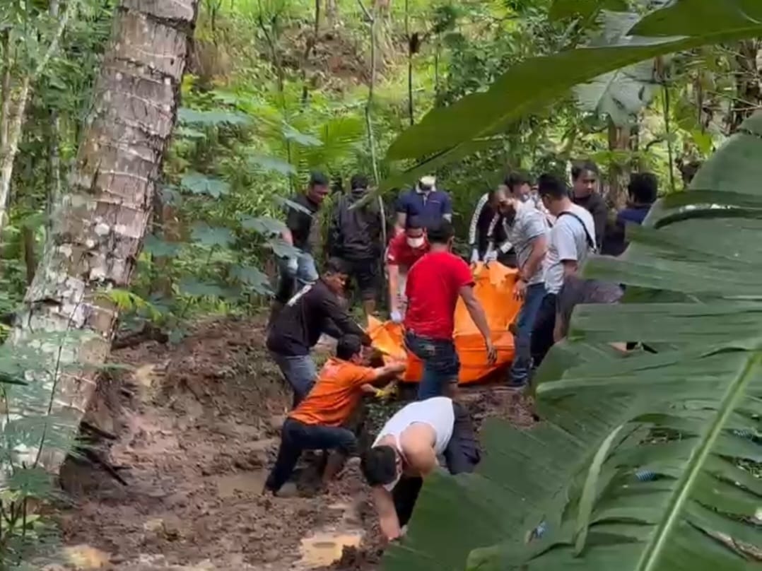 EVAKUASI: Jajaran Polresta Magelang berhasil menemukan Andriyani, wanita paruh baya yang dilaporkan hilang sejak 15 Desember 2023. - Dok: Kasar Reskrim Polresta Magelang