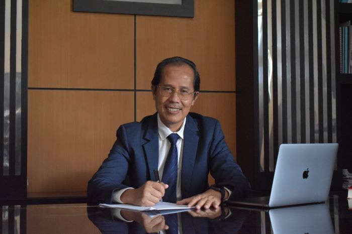 Rektor Universitas Alma Ata (UAA) Prof. Dr. H. Hamam Hadi, MS., Sc.D., Sp.GK