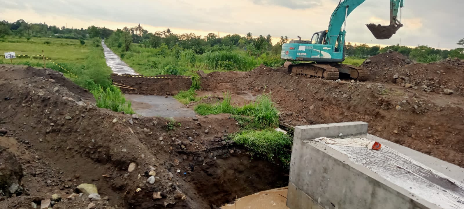 STRUKTUR: : Suasana konstruksi box culvert dan box jalan dalam proyek pembangunan Tol Jogja-Solo Paket 2.2. (Dok PT Adhi Karya)