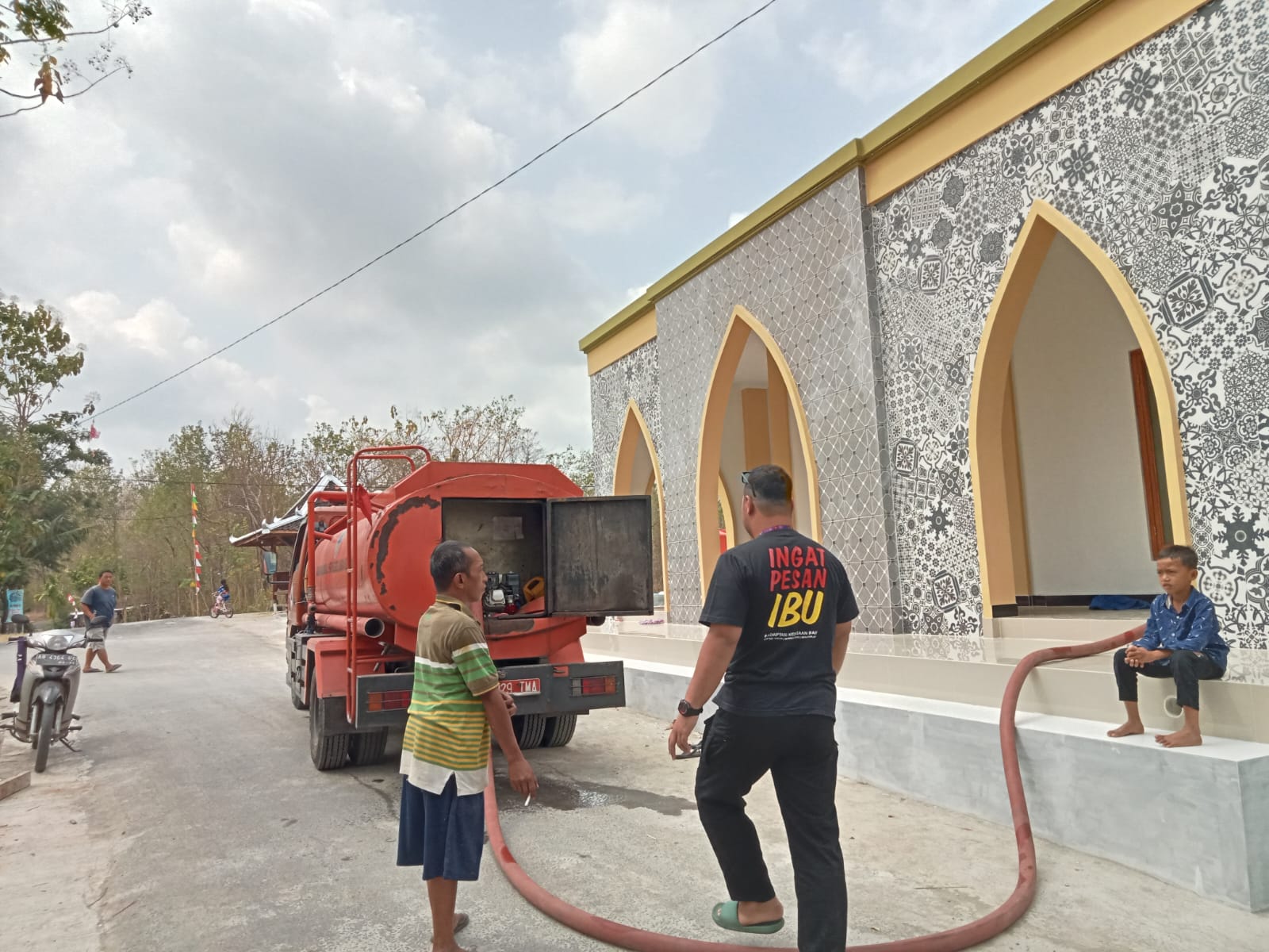 TERUS: Penyaluran  air bersih di wilayah Kabupaten Bantul. (Dok BPBD Bantul)