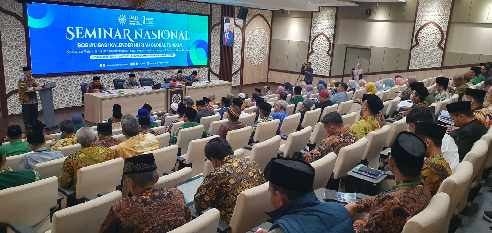 ADA YANG BARU - Seminar Nasional Sosialisasi KHGT di Amphitarium Fakultas Kedokteran Universitas Ahmad Dahlan (UAD) Yogyakarta pada Jumat hingga Sabtu (5/01/2024).    (GUNAWAN/RADAR JOGJA)