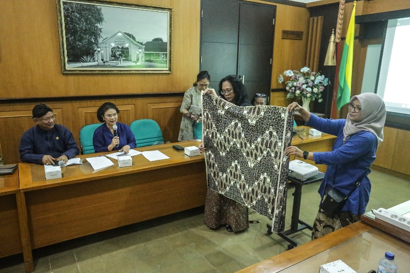 SPESIAL: Salah satu motif batik yang akan dipakai dalam dhaup ageng Pakualaman 2024. (ELANG KHARISMA/Radar Jogja)