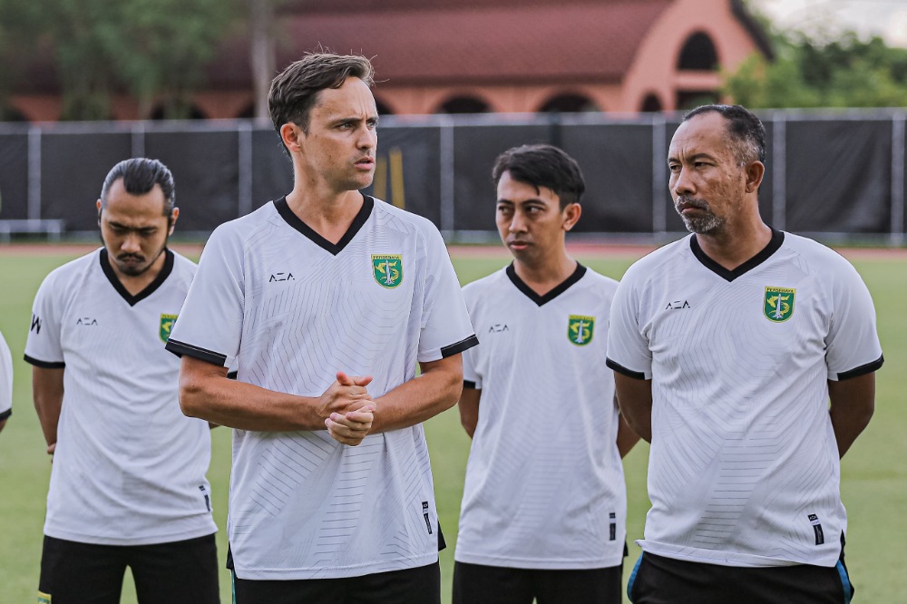 RESMI: Paul Munster nahkodai Persebaya di sisa kompetisi BRI Liga 1 2023/24 (ligaindonesiabaru)