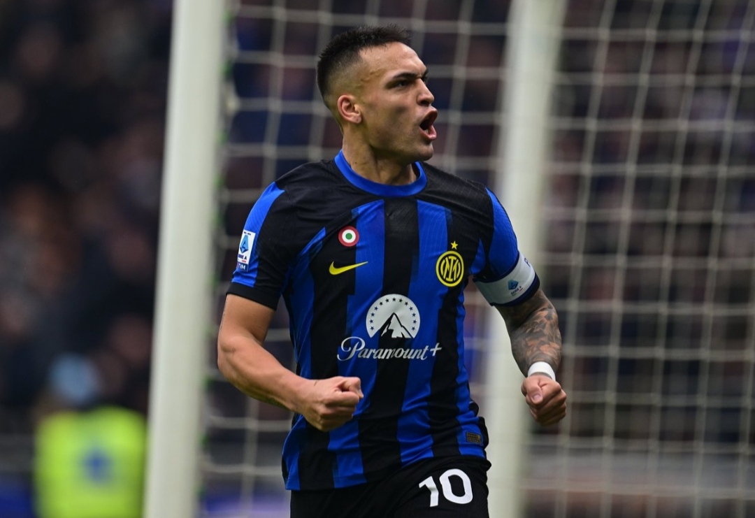 BIRU: Selebrasi Lautaro Martinez usai jebol gawang Verona (inter)