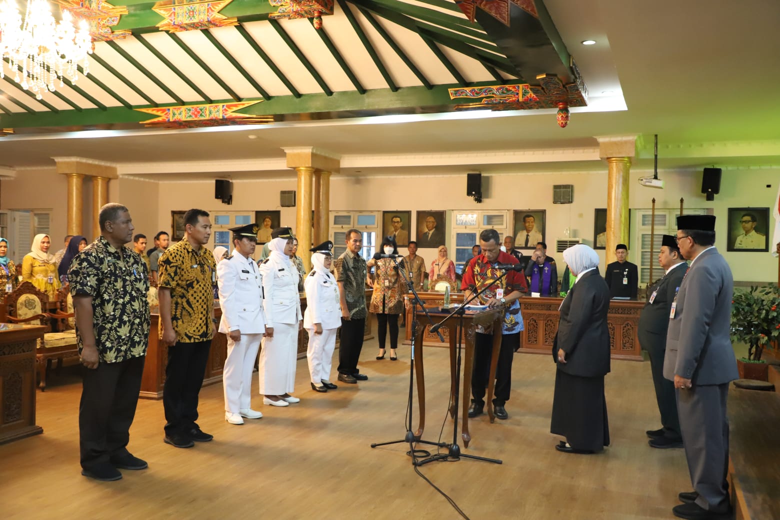 Bupati Purworejo Yuli Hastuti saat melantik 51 pejabat di lingkungan Pemkab Purworejo pada Jumat (5/1) lalu.