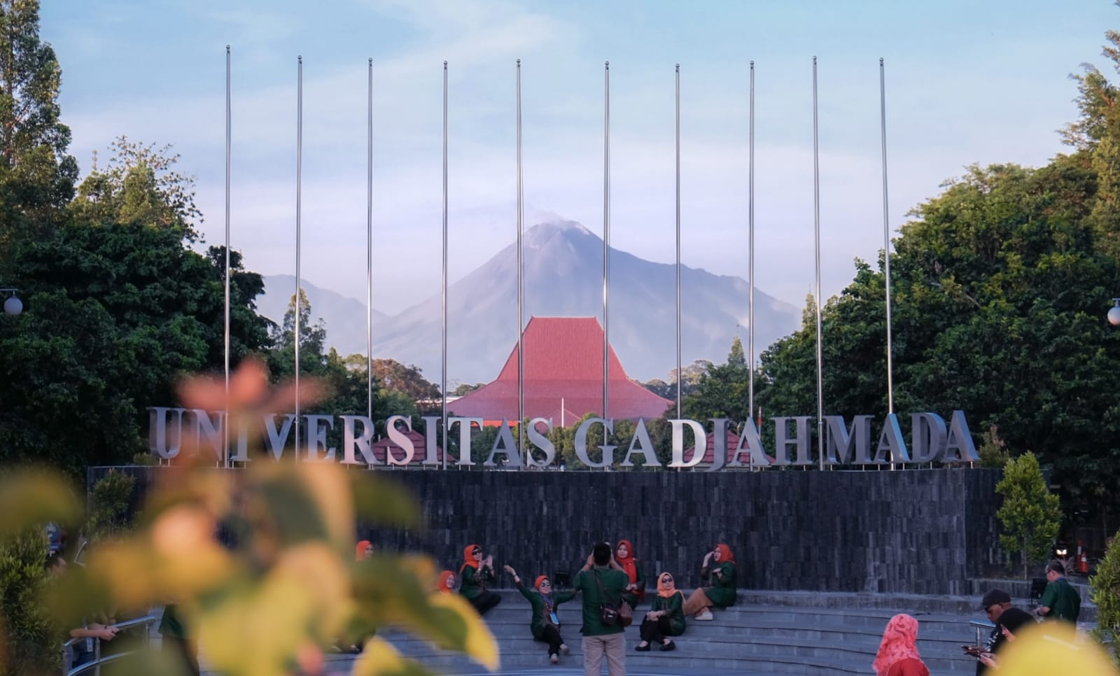 PELUANG: Suasana sejumlah mahasiswa beraktivitas di luar jam di kampus UGM belum lama ini. (Dokumen UGM)