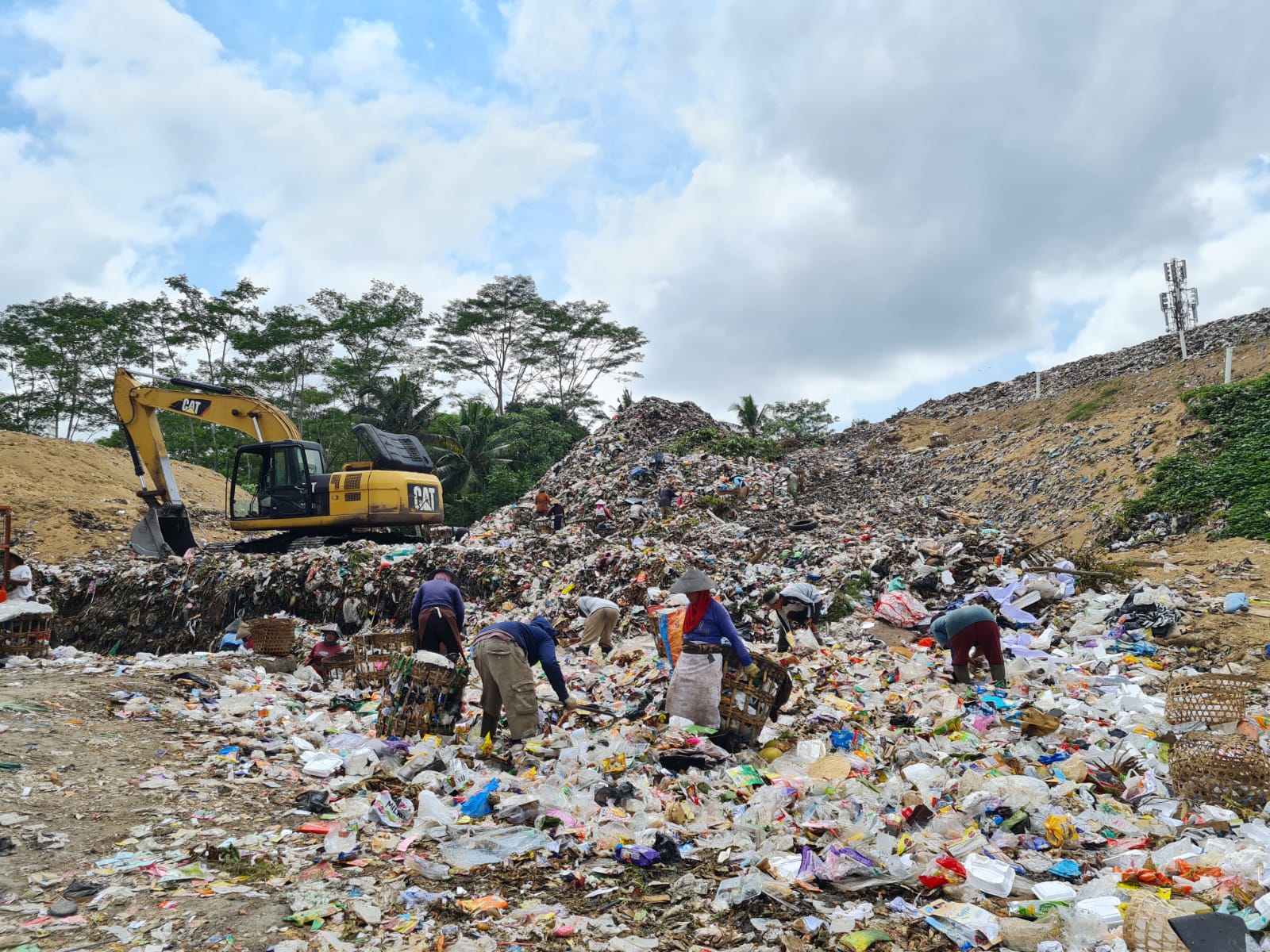 OVERLOAD: Sel aktif yang menampung sampah di TPSA Bayuurip sudah kritis karena jumlahnya sudah melebihi kapasitas.