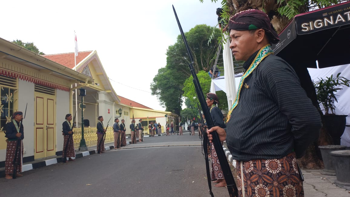 GLADEN: Proses Gladi Resik Akad Nikah BPH Kusumo Kuntonugroho jelang Dhaup Ageng Pakualaman 2024 di Kompleks Pura Pakualaman Senin (8/1). (Winda Atika Ira P/Radar Jogja)