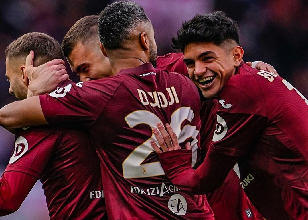GEMBIRA: selebrasi para pemain Torino usai cetak gol ke gawang Napoli (ig Torinofc1906)