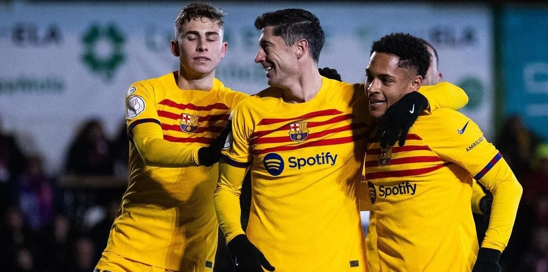 KUNING: para pemain Barcelona rayakan gol yang dicetak Robert Lewandowski (ig fcbarcelona)
