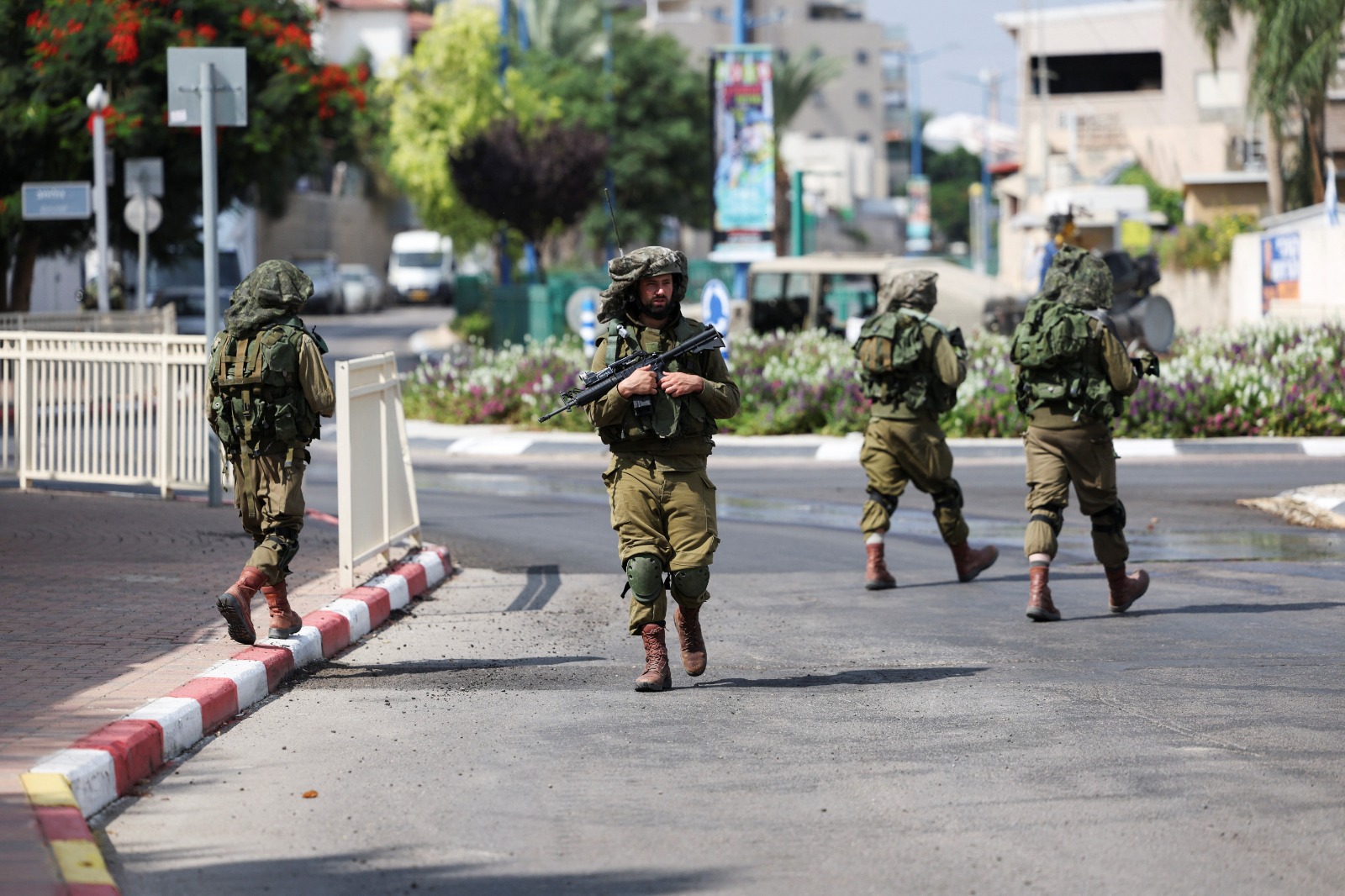 Sejumlah tentara Israel yang sedang berpatroli di Gaza