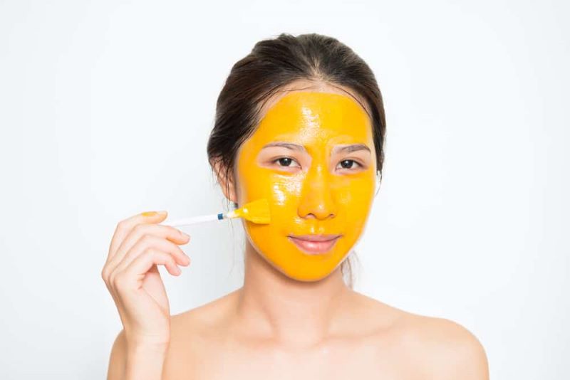 RILEKS: Masker alami dari Kunyit memiliki khasiat memutihkan wajah menghindari kulit kusam.