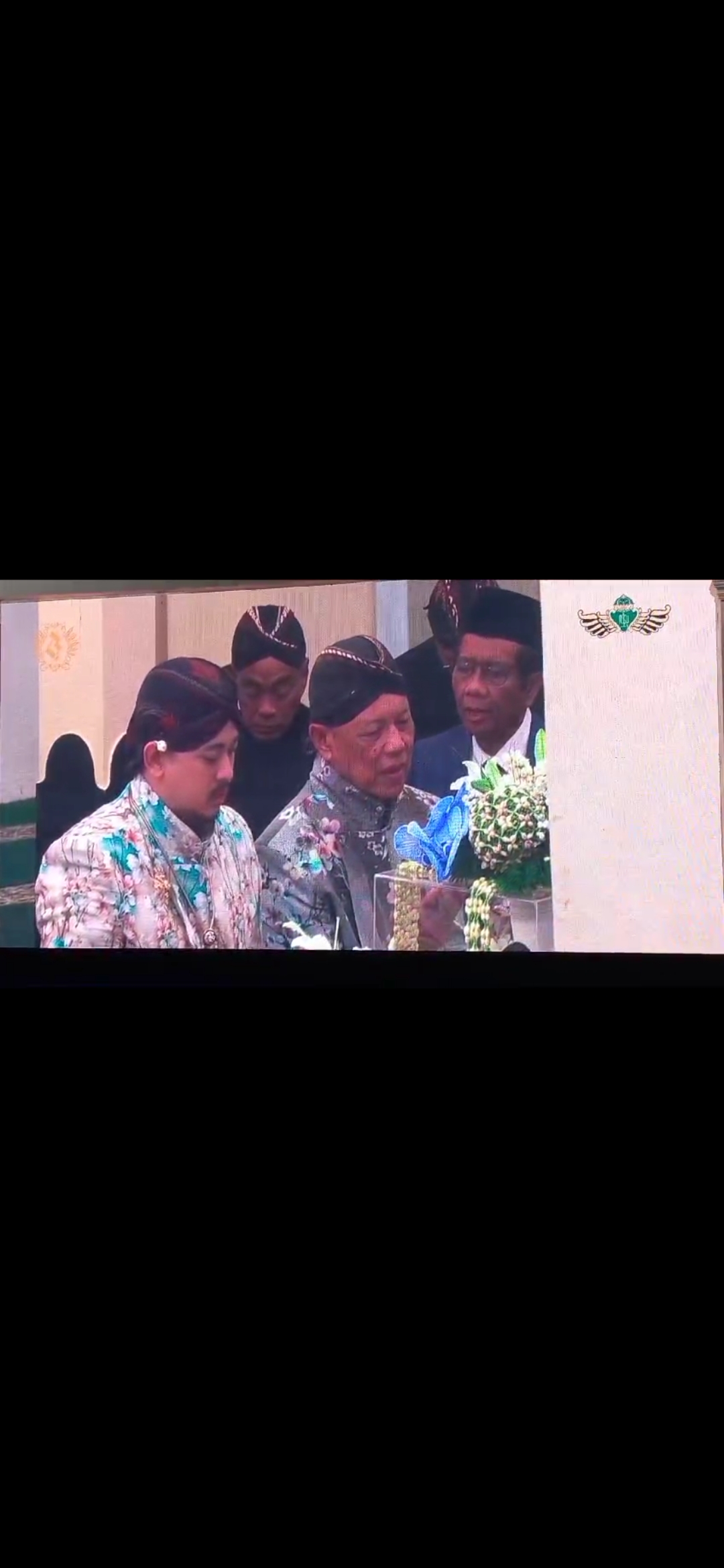 SAKRAL: BPH Kusumo Kuntonugroho saat ijab kabul di Kagungan Dalem (KD) Masjid Agung Kadipaten Pakualaman Rabu pagi (10/1).