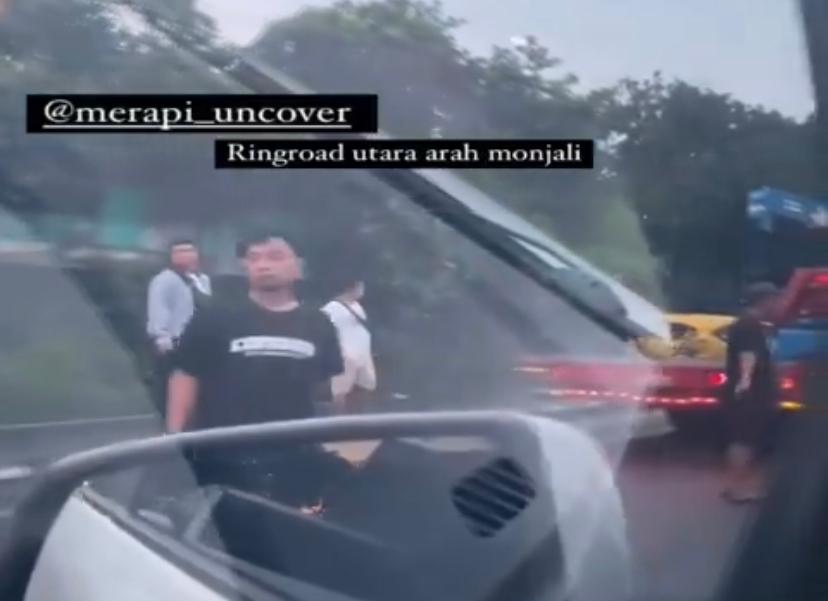 Kejadian kecelakaan tunggal di Ring Road Utara Monjali
