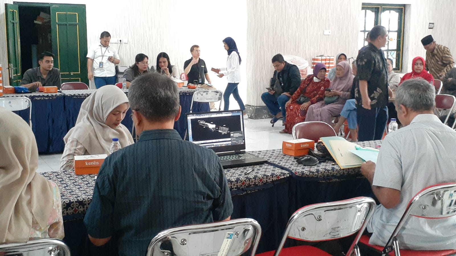 SAH: Suasana pembayaran ganti rugi tanah terdampak Tol Jogja-Bawen Seksi 1 di Kalurahan Tirtoadi, Jumat (12/1).