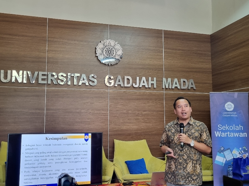 SIAGA: Guru Besar Geologi UGM Prof Dr Eng Ir Wahyu Wilopo saat memberikan pemaparan materi terkait mitigasi gempa bumi yang harus dilakukan mengingat tren gempa bumi meningkat.