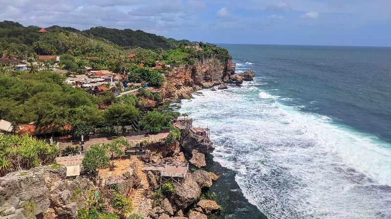 ALAMI: Pesona Pantai Ngobaran di Gunungkidul.