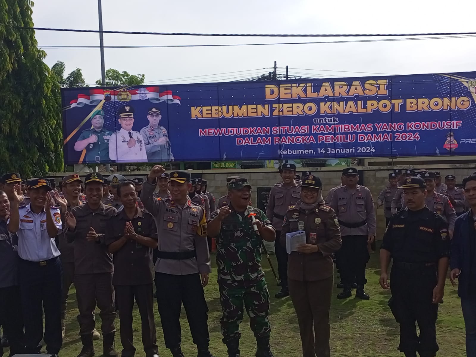 KOMITMEN BERSAMA: Polres Kebumen menginisiasi gerakan Zero Knalpot Brong dalam pelaksanaan Pemilu 2024 dengan diawali  deklarasi yang melibatkan  Fokipimda serta peserta Pemilu.