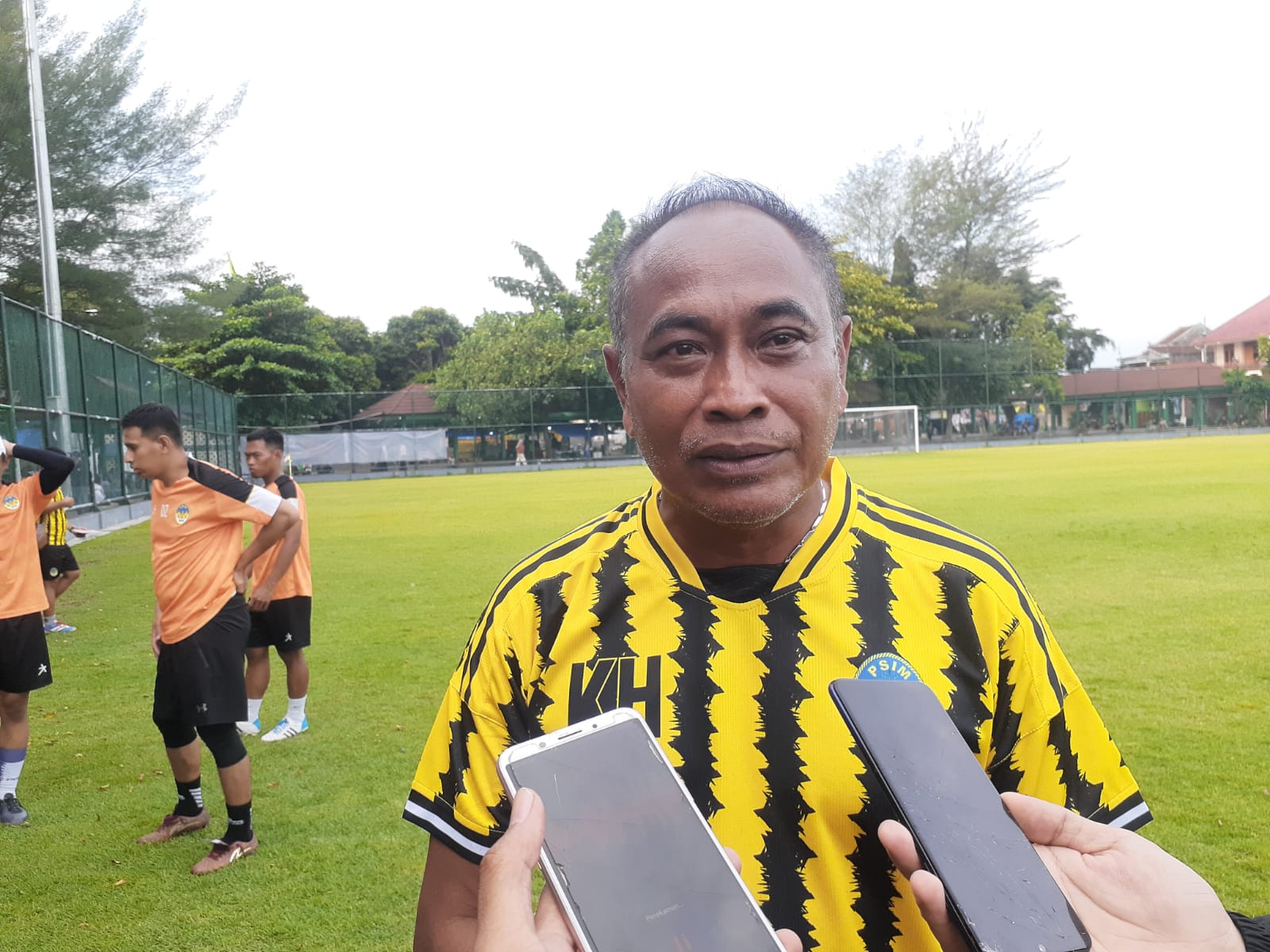 SIAP: Pelatih Kepala PSIM Jogja Kas Hartadi di Lapangan Karang Kotagede, Jogjakarta, Minggu (14/1).