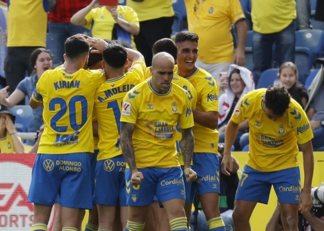 Selebrasi para penggawa Las Palmas usai tekuk Villarreal (ig udlaspalmasoficial)