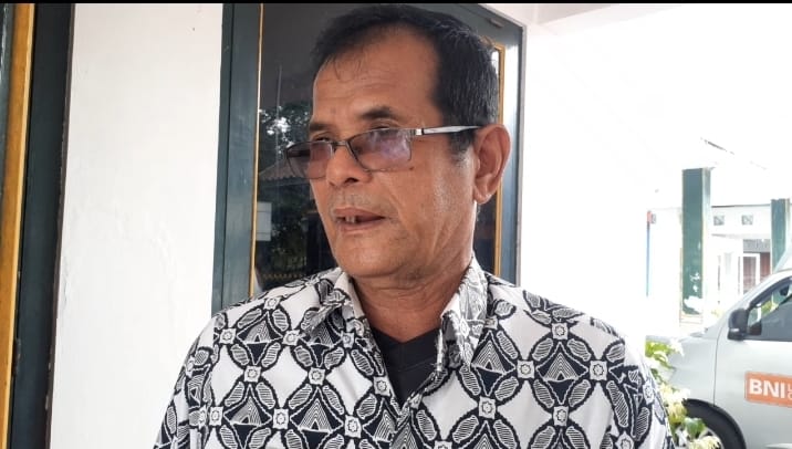 Lurah Tirtoadi Mardiharto saat menyampaikan keterangannya tentang relokasi makam Kyai Kromo Ijoyo yang terdampak pembangunan Tol Jogja-Solo.
