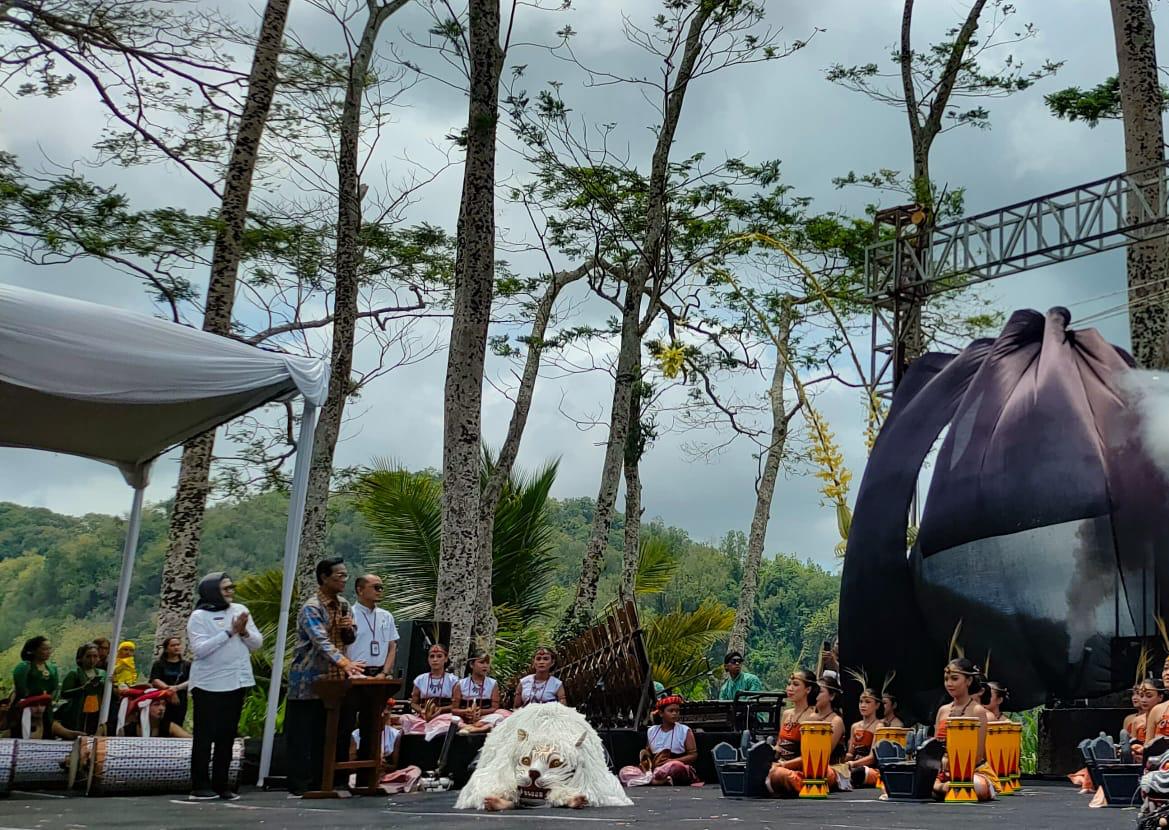 RESMI: Gubernur DIY Sri Sultan Hamengku uwono X meresmikan Monumen Bedhol Desa Sermo, Kalurahan Hargowilis, Kapanewon Kokap, Kulon Progo.