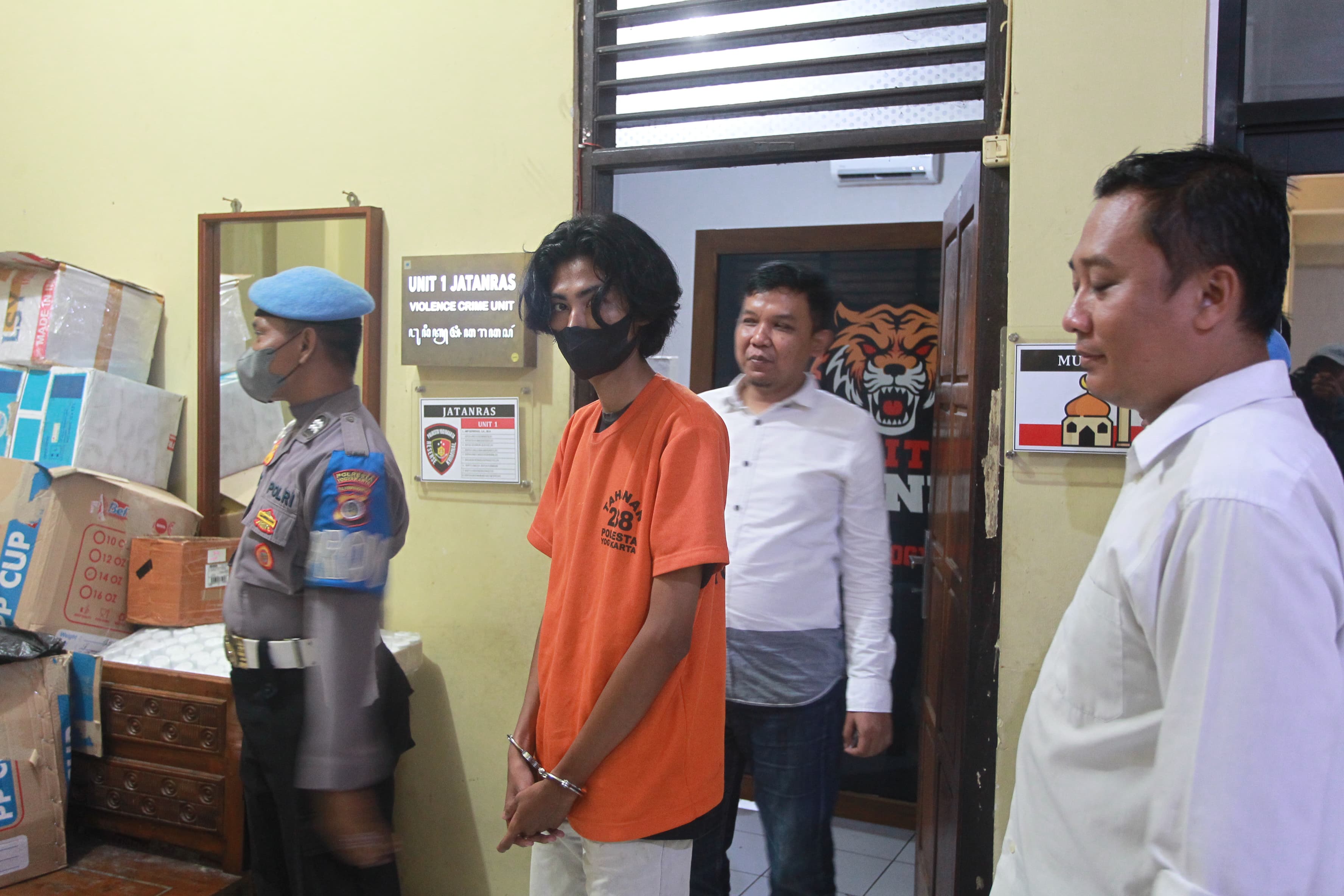 Terduga pelaku kekerasan seksual terhadap siswa SD swasta di Jogja ditangkap polisi (15/1/2024)