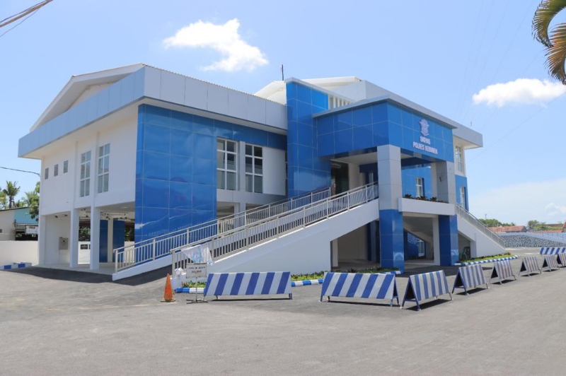 RESMI DIGUNAKAN: Masyarakat yang hendak mengurus penerbitan SIM kini dilayani di gedung baru. Seluruh pelayanan pindah ke Gedung Satpas Prototipe Polres Kebumen.