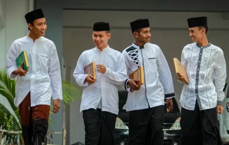 Ilustrasi siswa-siswa di Pondok Pesantren pulang mengaji.