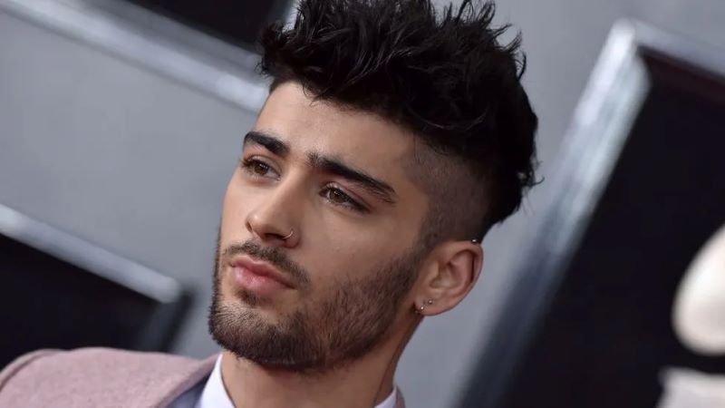 Penyanyi kebangsaan Inggris Zayn Malik kolaborasi dengan Aur grup musik asal Pakisatan.