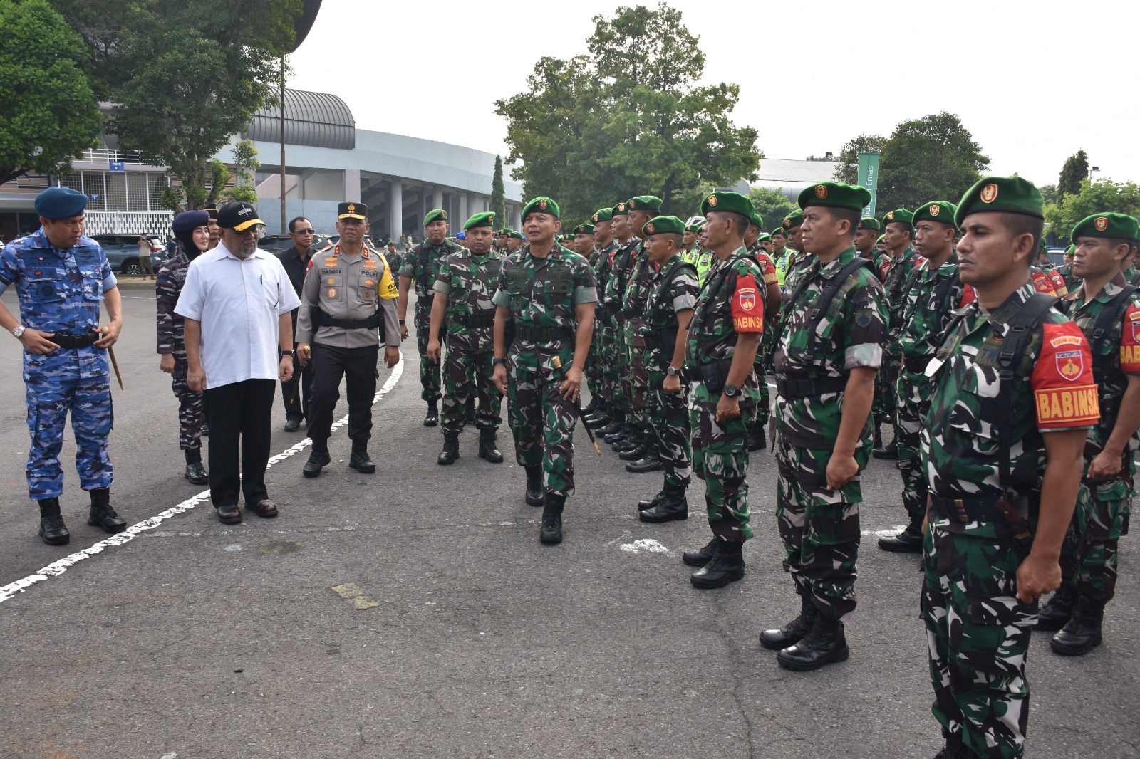 SIAP: Wakil Gubernur DIY KGPAA Paku Alam X meninjau pasukan dalam Apel Kesiapsiagaan Pengamanan Pemilu Tahun 2024 di Stadion Mandala Krida Jogja Rabu (17/1/2024).