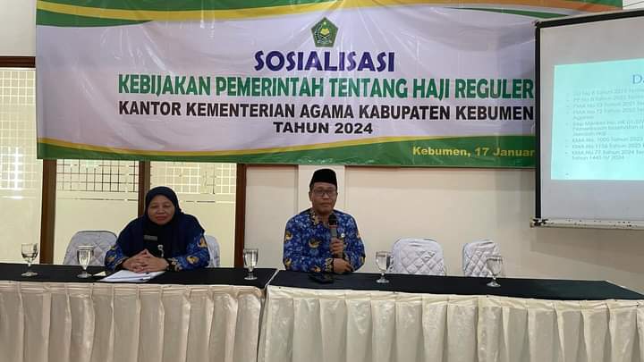 PAPARAN: Kepala Kemenag Kebumen Sukarno Kebumen menyampaikan sosialisasi menyangkut kebijakan pemerintah tentang pemberangkatan haji reguler tahun 2024.