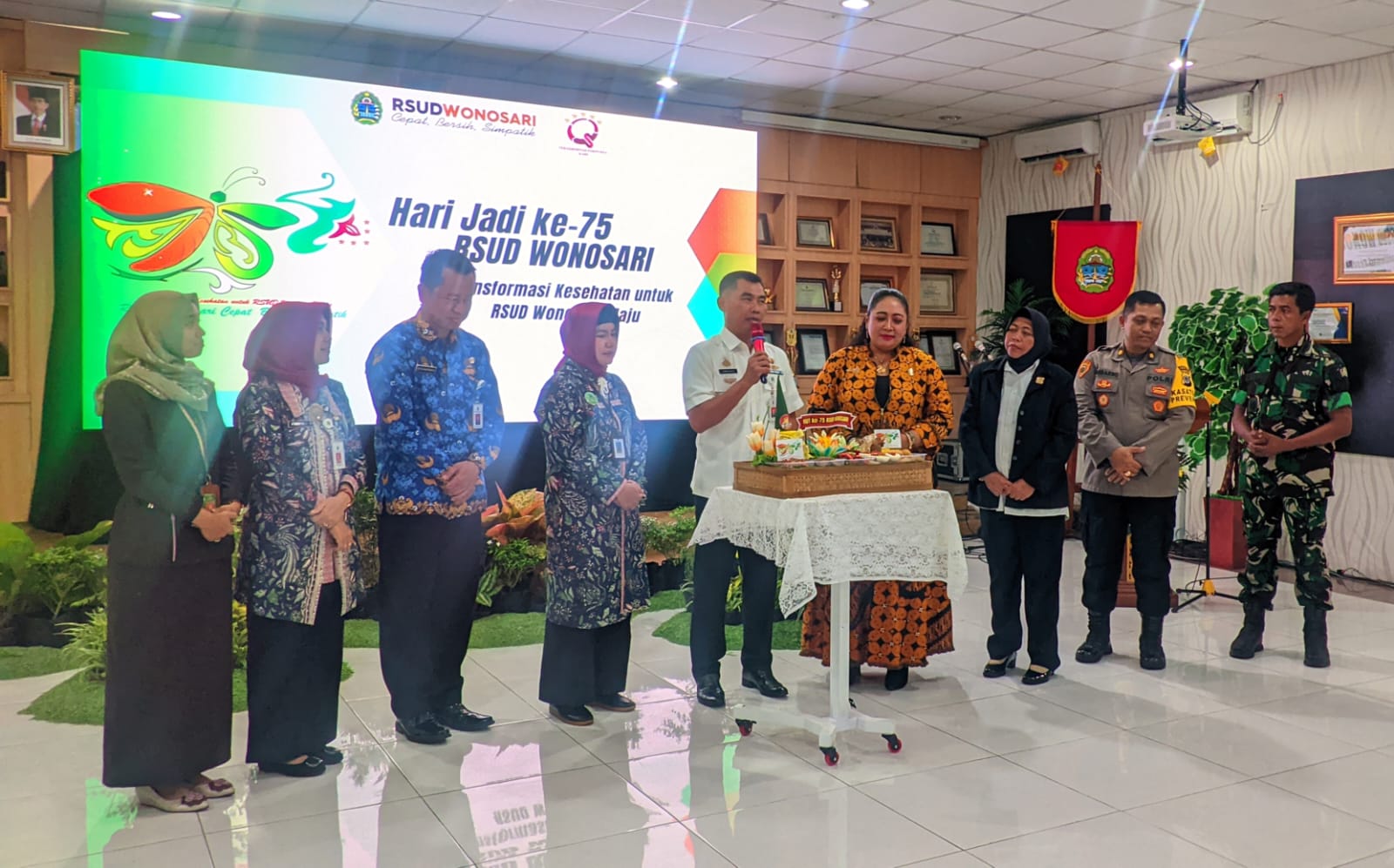 MAJU: Peringatan hari jadi ke-75 RSUD Wonosari dihadiri oleh Bupati Gunungkidul Sunaryanta di Aula Yudhistira, Rabu (17/1).