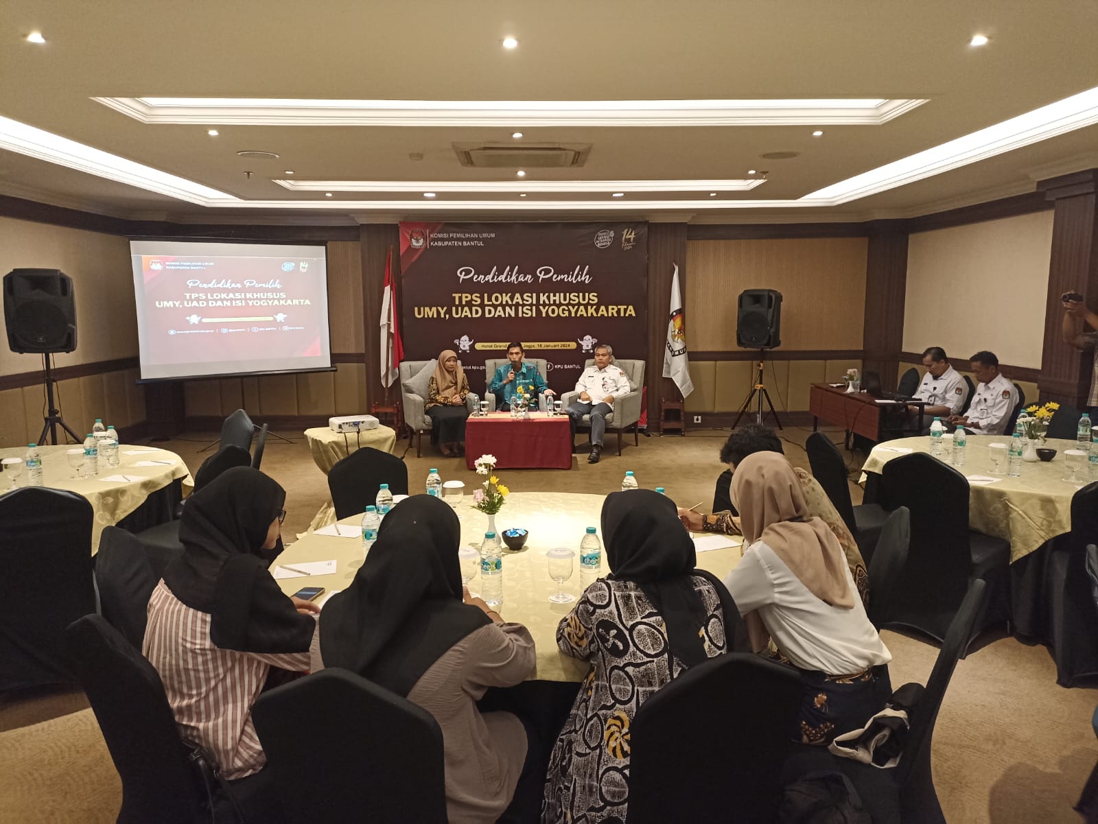 TERBUKA: KPU Bantul saat menggelar Pendidikan Pemilih TPS Lokasi Khusus di Grand Rohan Hotel, Banguntapan, Bantul, Kamis (18/1).