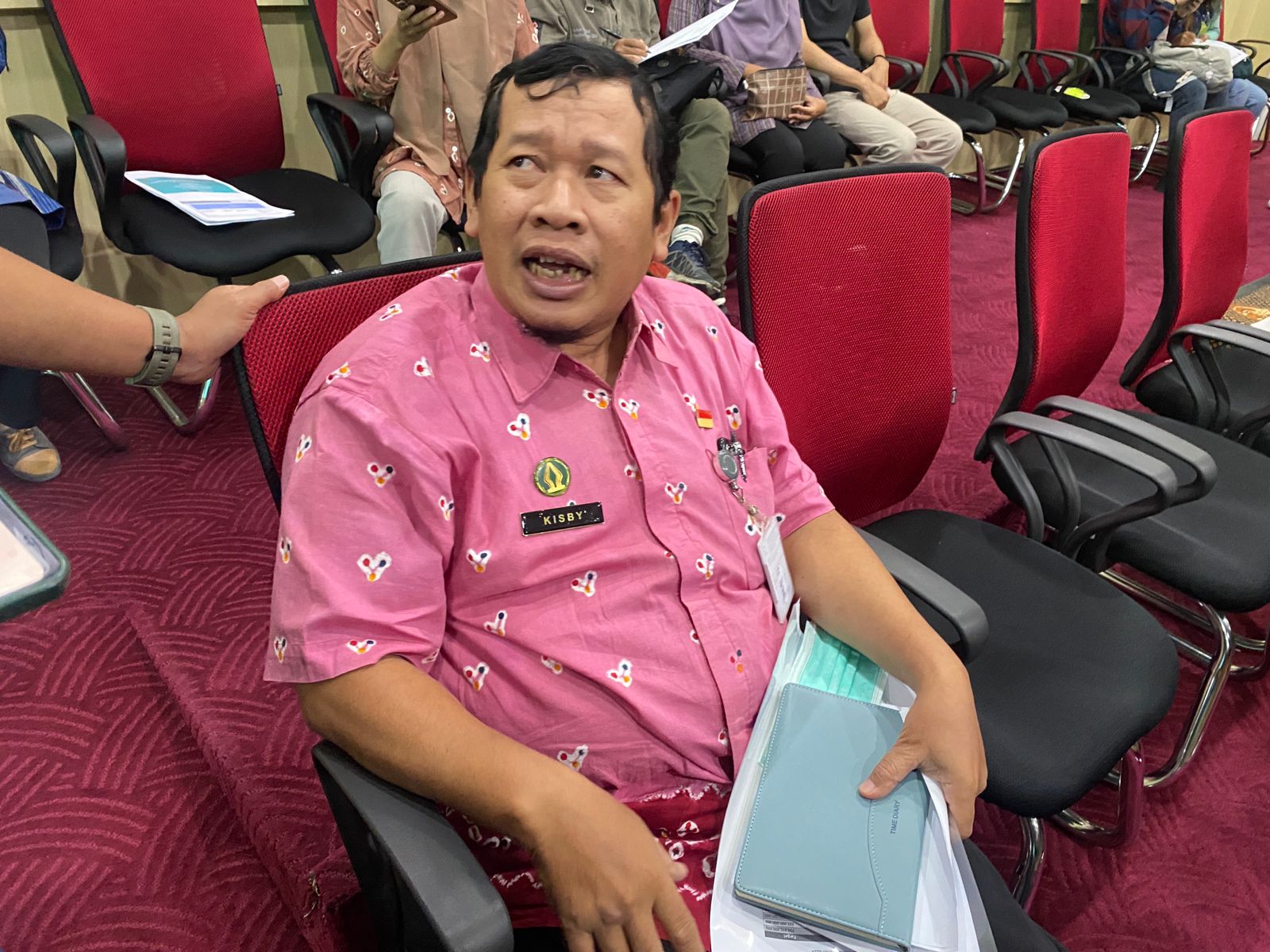 Kepala Bidang Pembukuan Penagihan dan Pengembangan Pendapatan Daerah, Badan Pengelolaan Keuangan dan Aset Daerah (BPKAD) Kota Jogjakarta, Kisbiyantoro saat berada di Jumpa Pers di Balai Kota Jogjakart