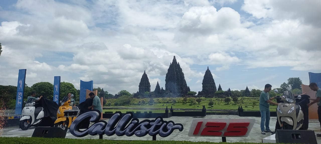 TERBAIK: Suasana launching TVS Callisto 125 di Candi Prambanan.