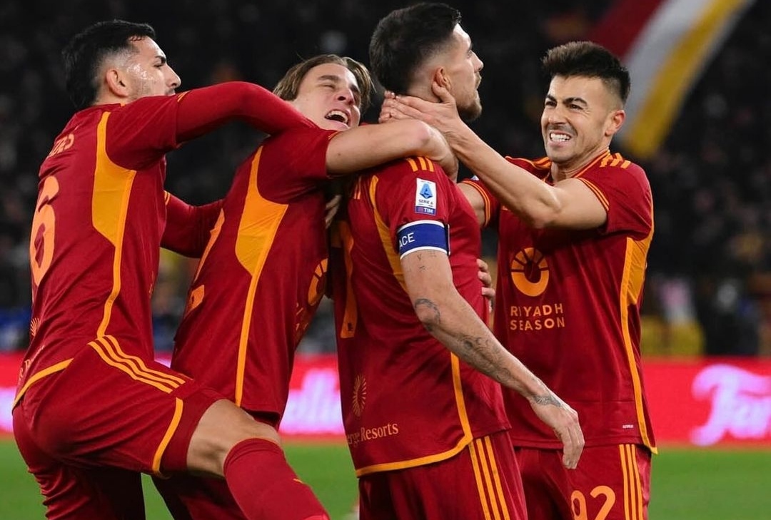 Selebrasi penggawa AS Roma usai Lorenzo Pellegrini jebol gawang Verona (ig oficialasroma)